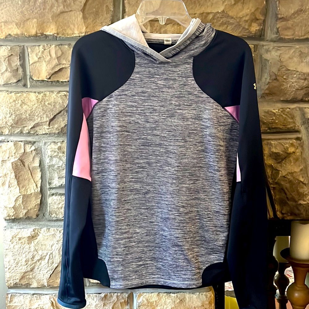 Under Armor Hoodie Women’s Large.